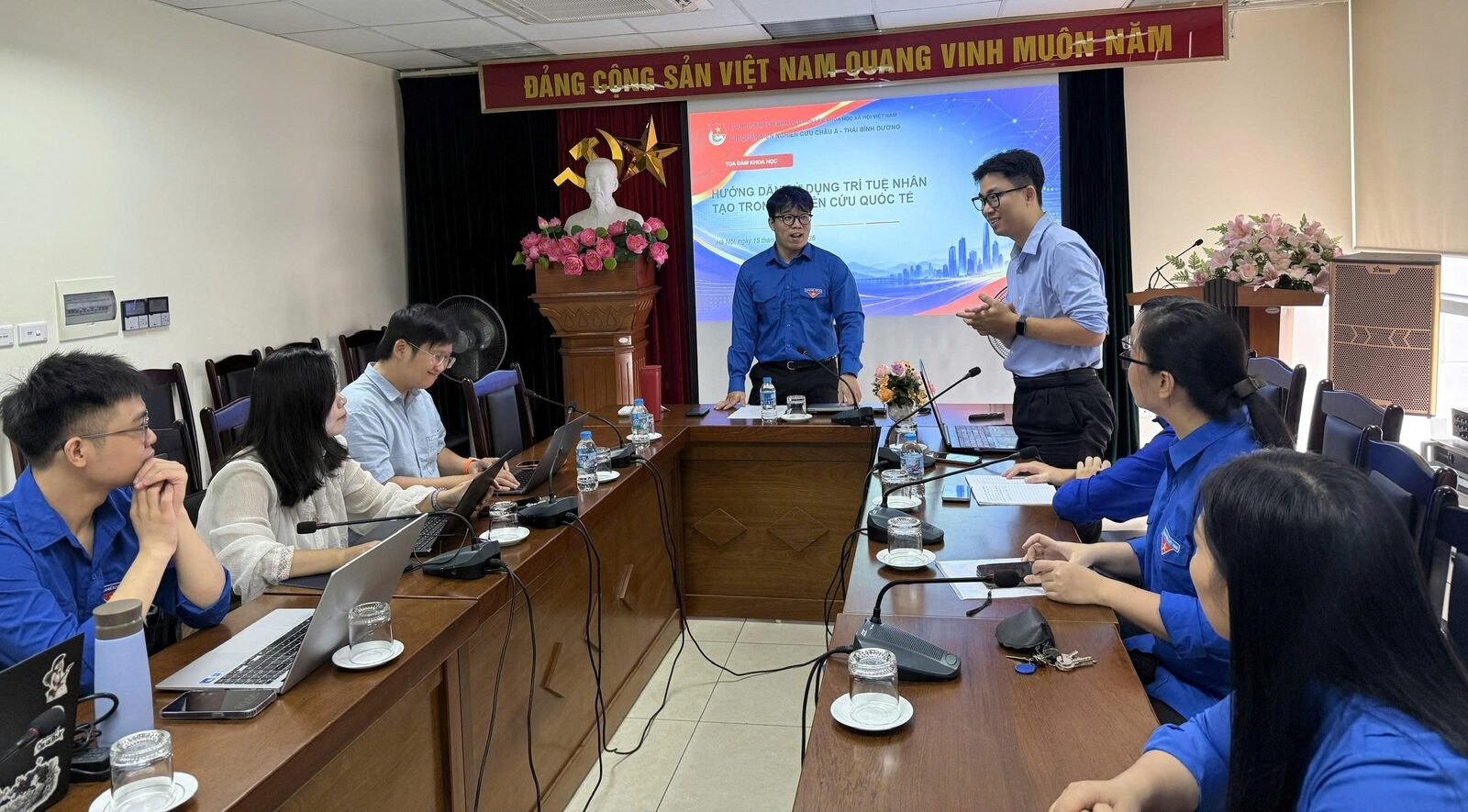 Toàn cảnh tọa đàm khoa học Hướng dẫn sử dụng Trí tuệ nhân tạo trong nghiên cứu quốc tế tại Viện Nghiên cứu Châu Á - Thái Bình Dương